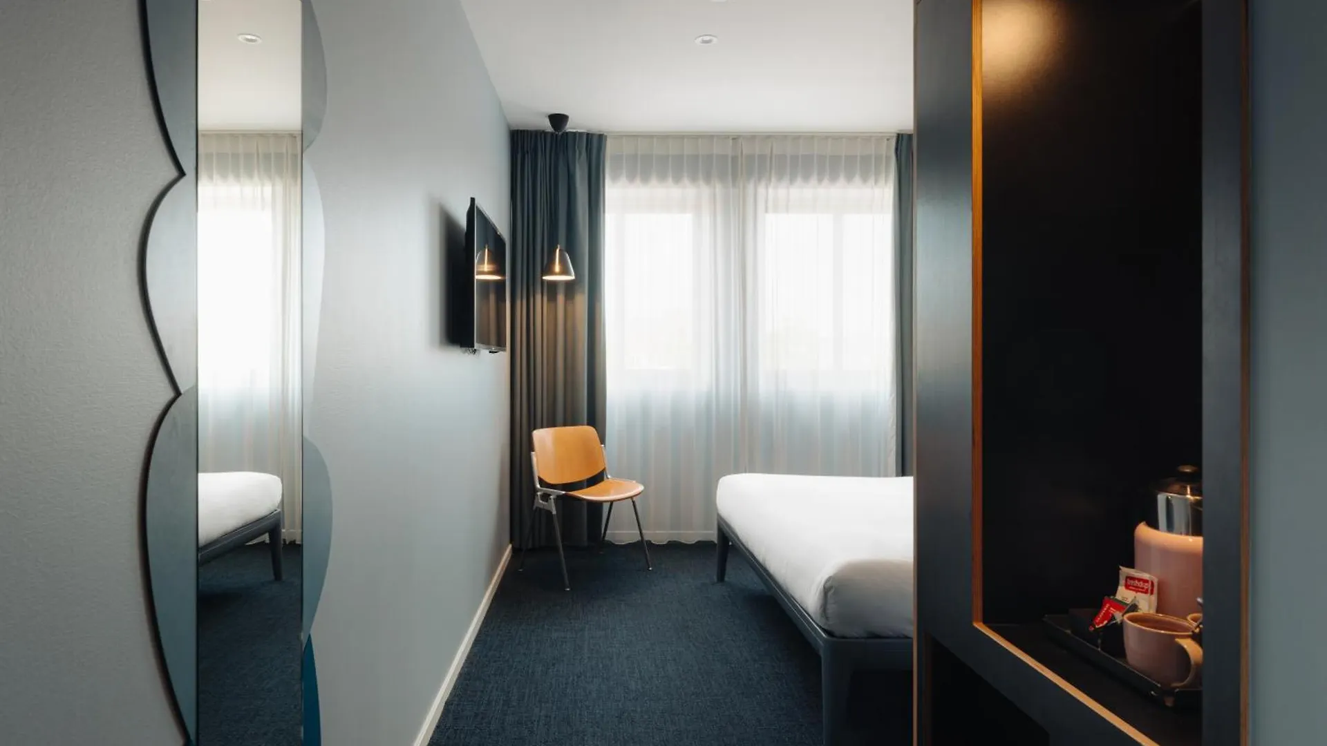 Conscious Hotel The Tire Station Άμστερνταμ 3*,